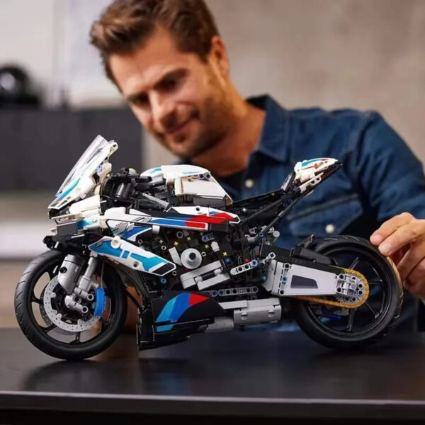BMW M1000RR | 1920 PIECES - Image 6
