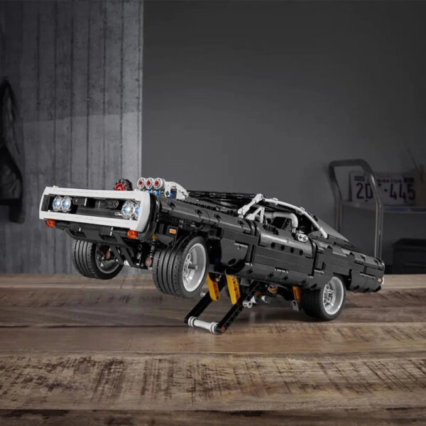DODGE CHARGER | 1077 PIECES - Image 4