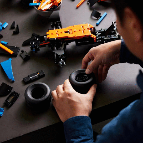 MCLAREN TEAM F1 | 1431 PIECES - Image 9