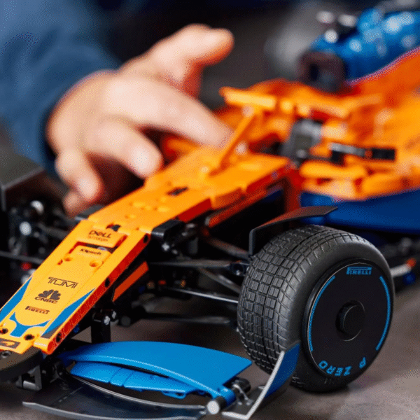 MCLAREN TEAM F1 | 1431 PIECES - Image 5