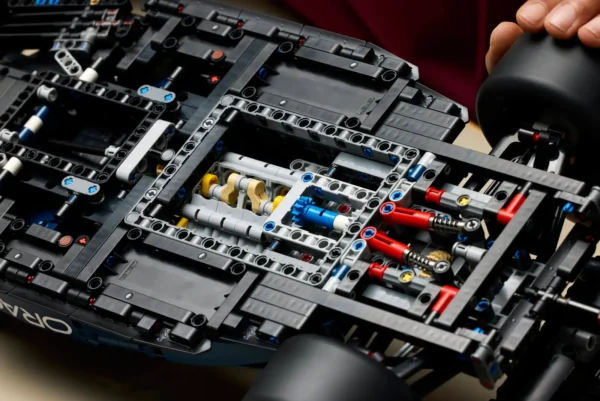 RED BULL TEAM F1 | 1639 PIECES - Image 7